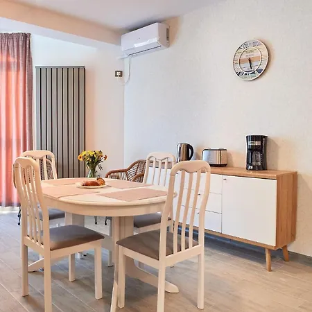 Blu Sea View - Pools Apartament *